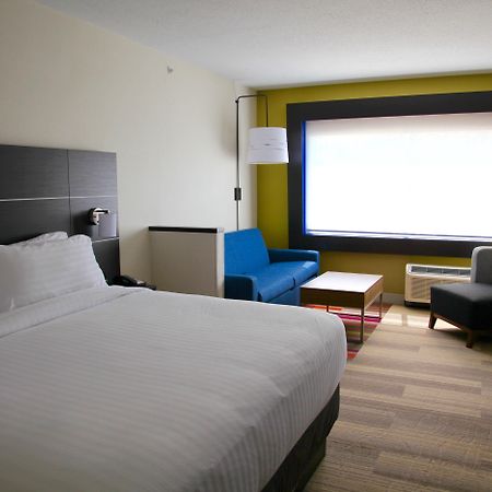 Holiday Inn Express & Suites Oswego By Ihg Exterior photo