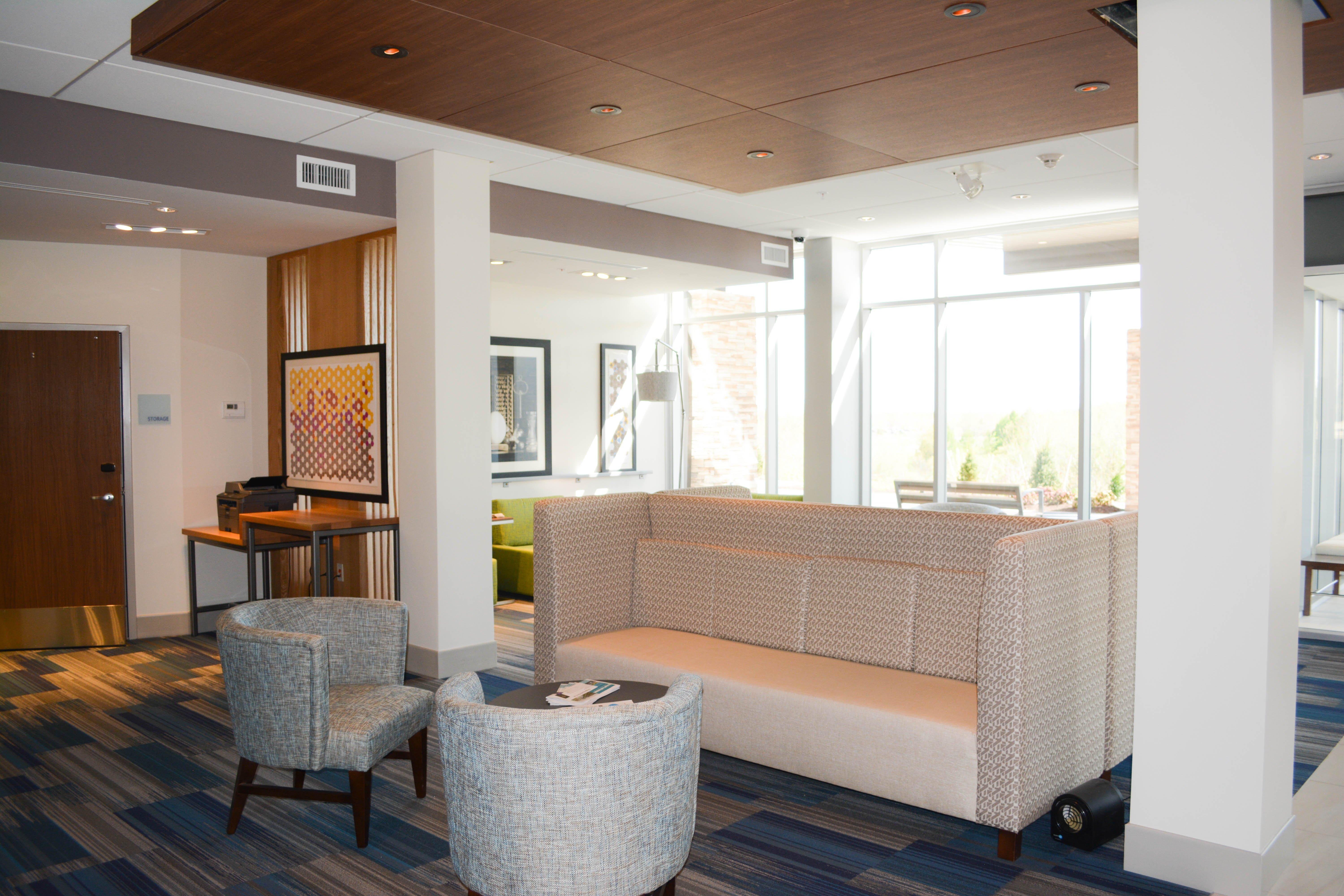 Holiday Inn Express & Suites Oswego By Ihg Exterior photo