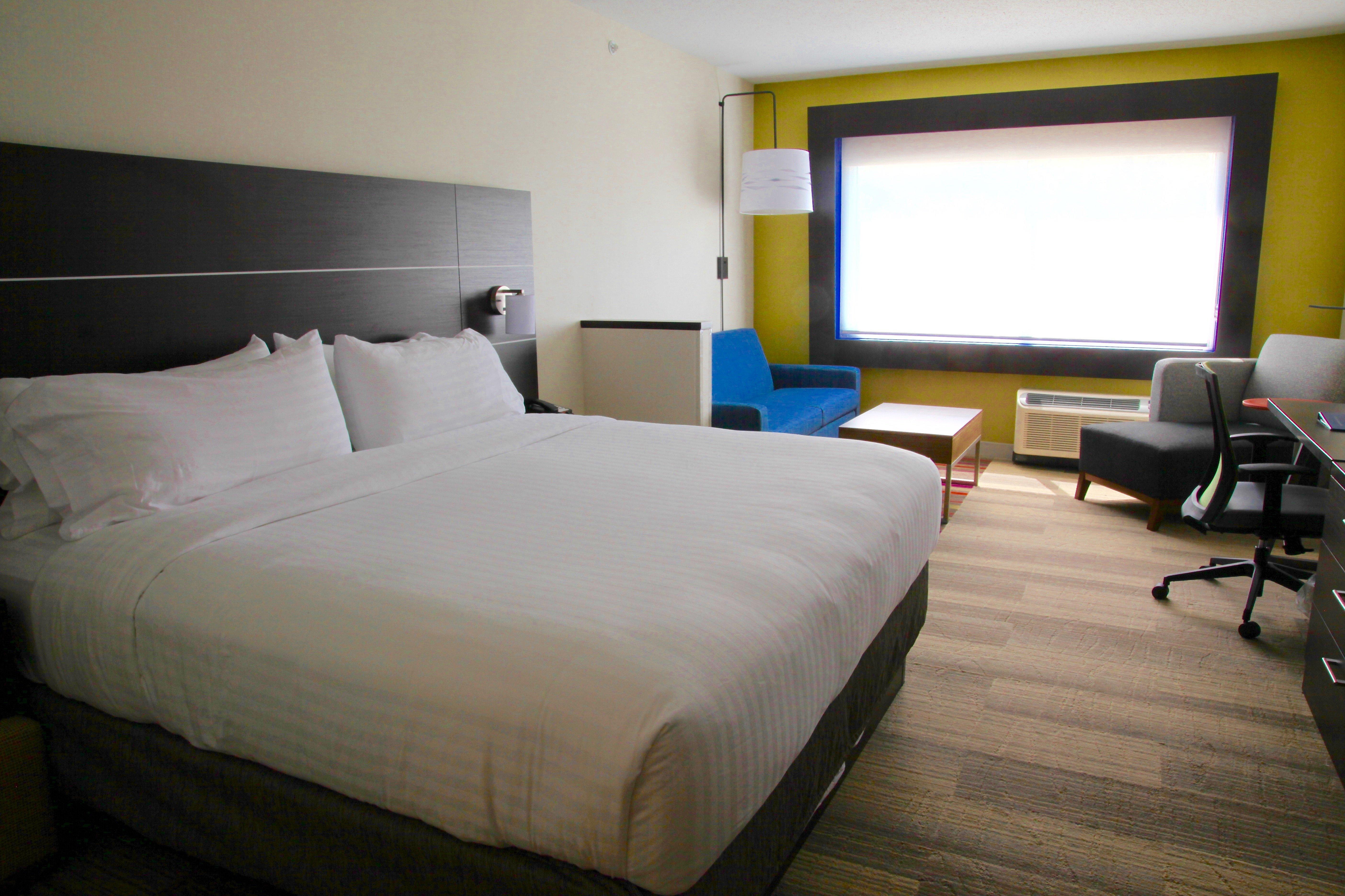 Holiday Inn Express & Suites Oswego By Ihg Exterior photo