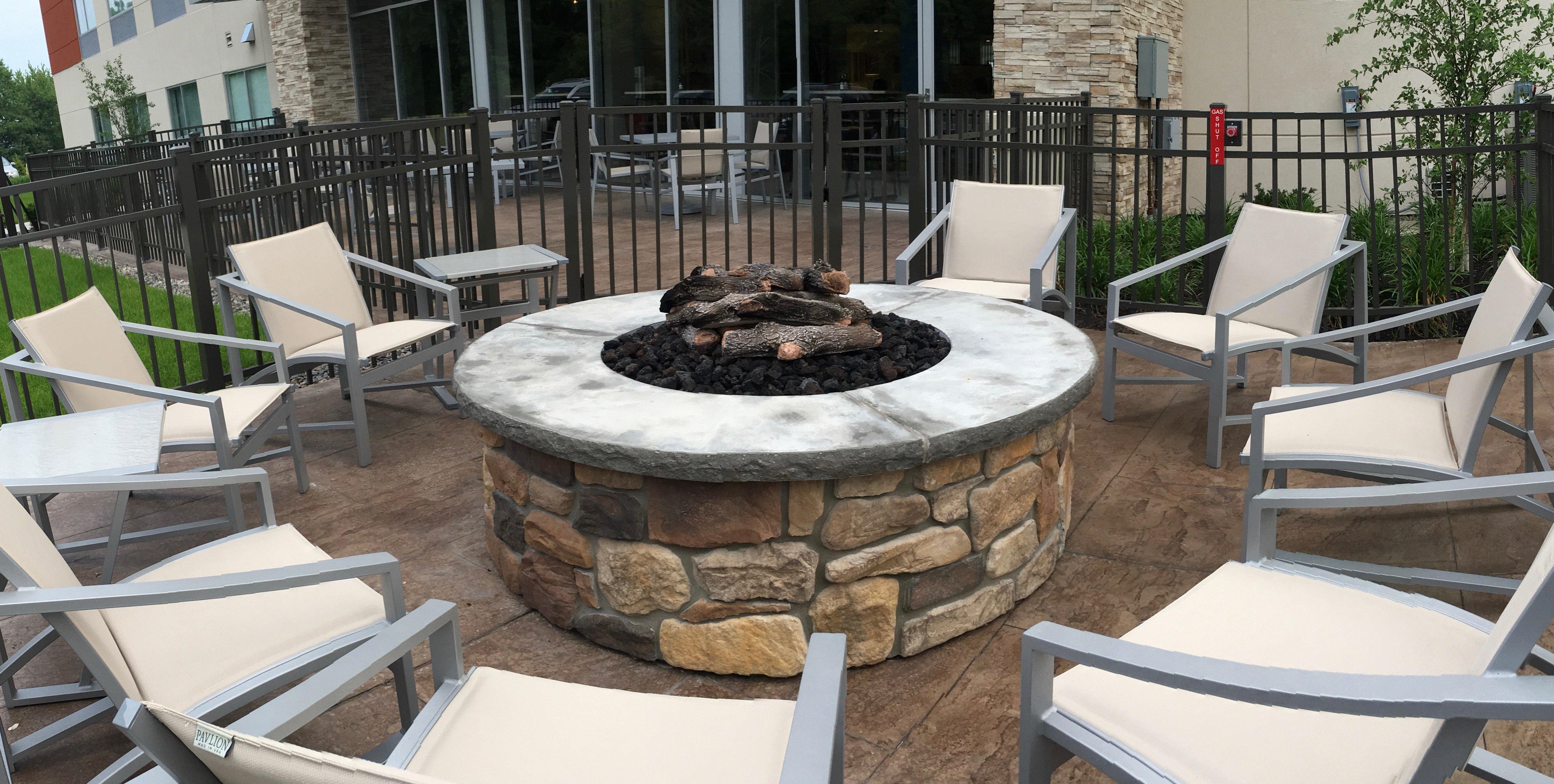 Holiday Inn Express & Suites Oswego By Ihg Exterior photo