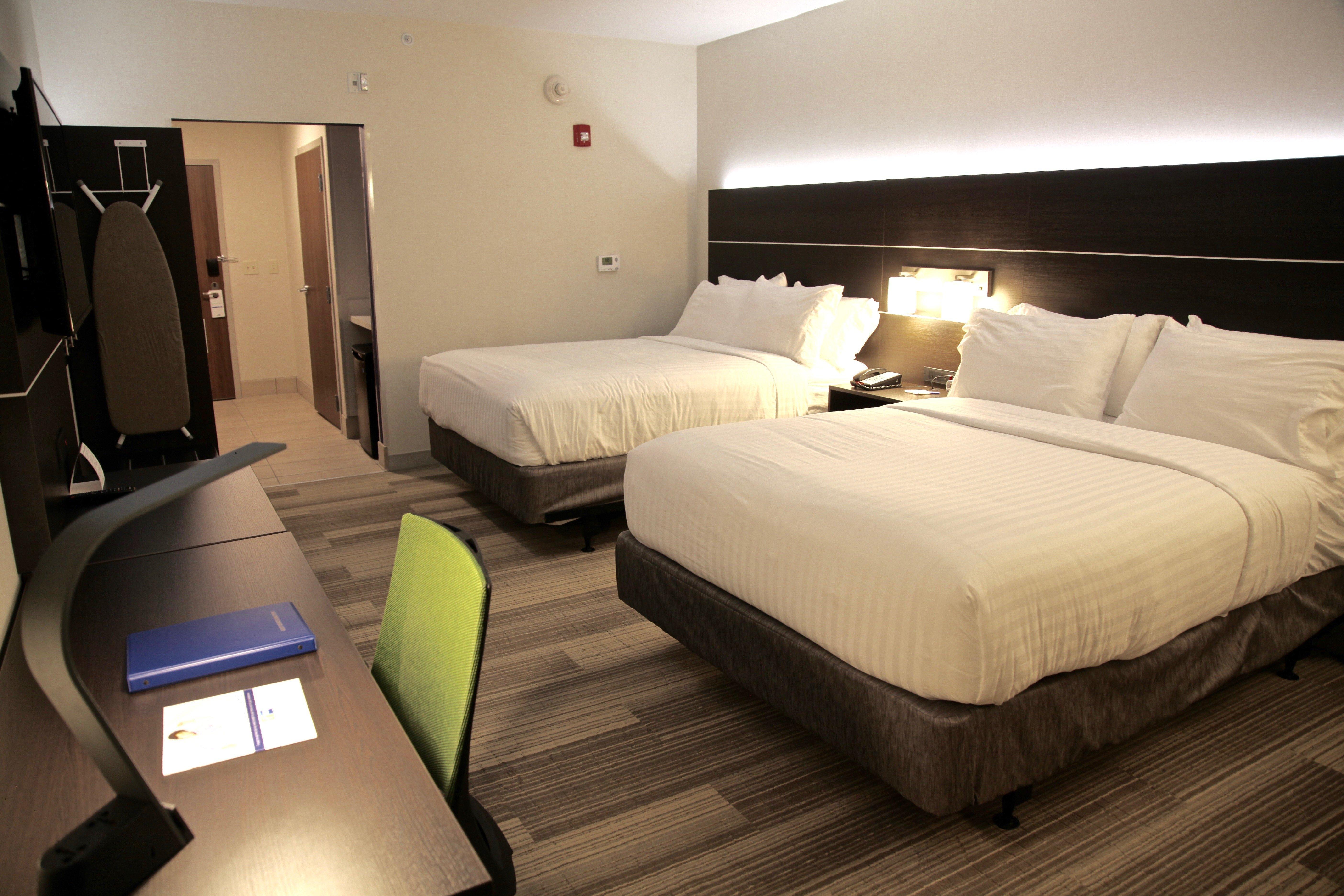Holiday Inn Express & Suites Oswego By Ihg Exterior photo