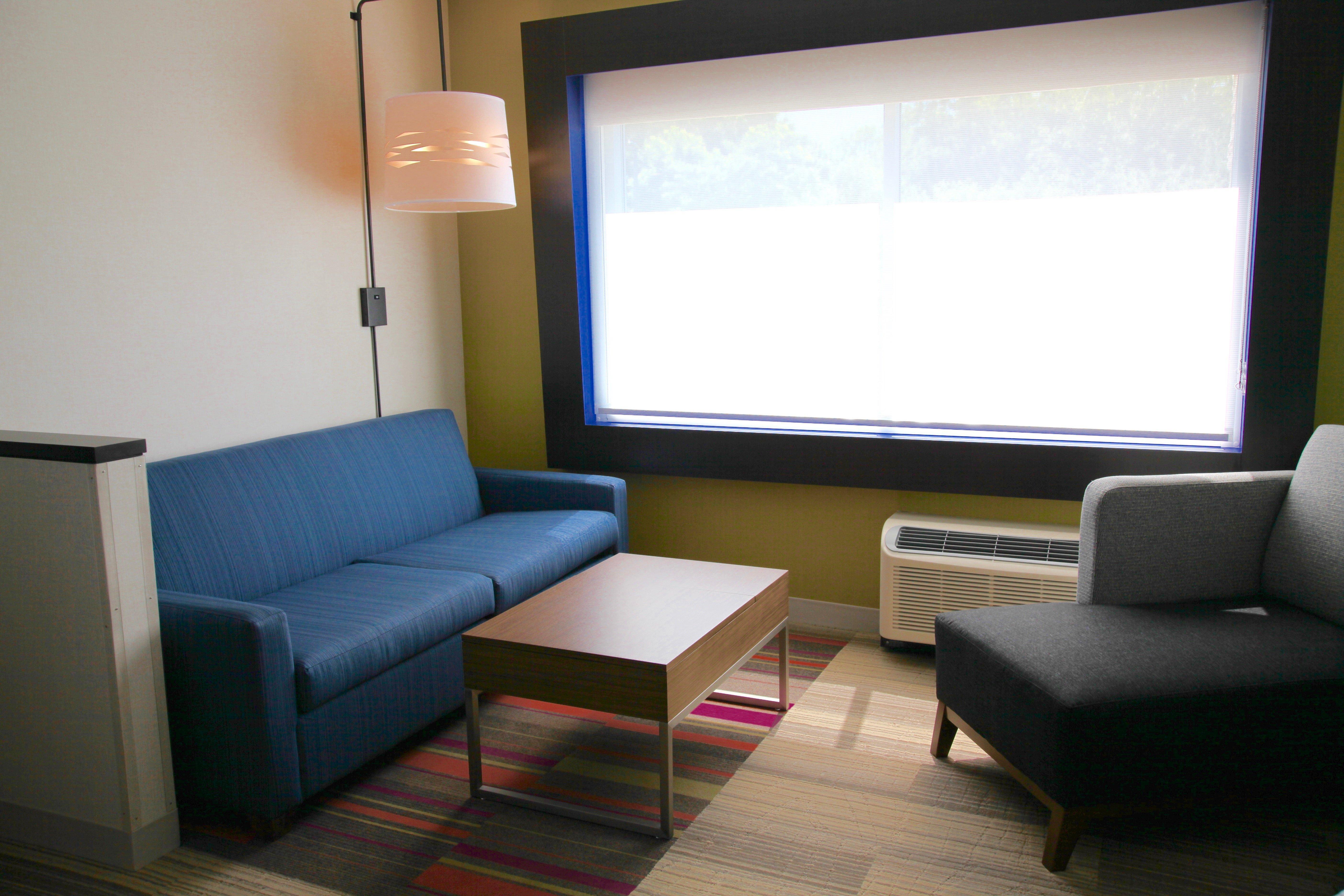 Holiday Inn Express & Suites Oswego By Ihg Exterior photo
