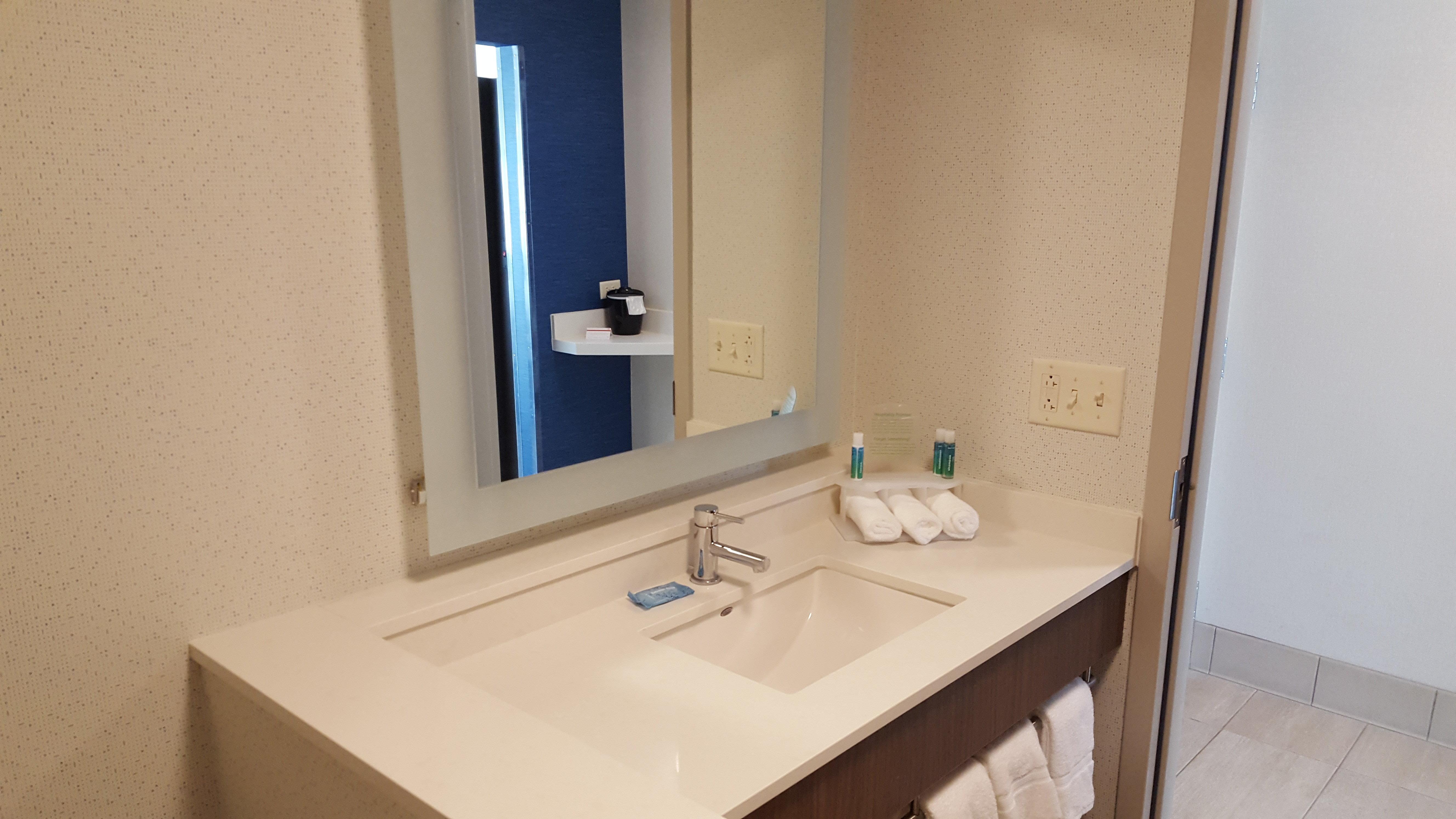 Holiday Inn Express & Suites Oswego By Ihg Exterior photo